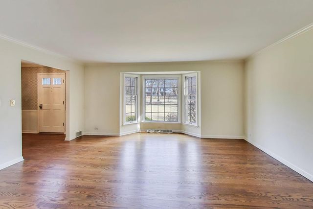 948 S Green Bay Road, Lake Forest, IL 60045