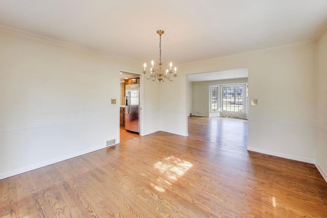 948 S Green Bay Road, Lake Forest, IL 60045