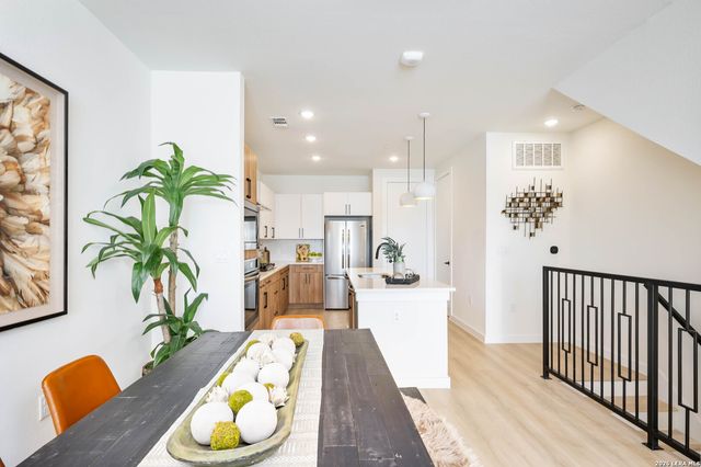 719 E Locust St Unit 2109, San Antonio, TX 78212