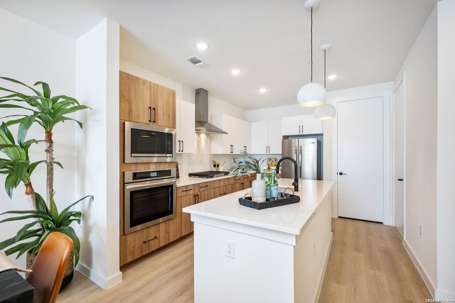 719 E Locust St Unit 2109, San Antonio, TX 78212