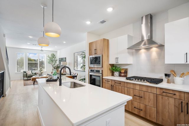 719 E Locust St Unit 2109, San Antonio, TX 78212