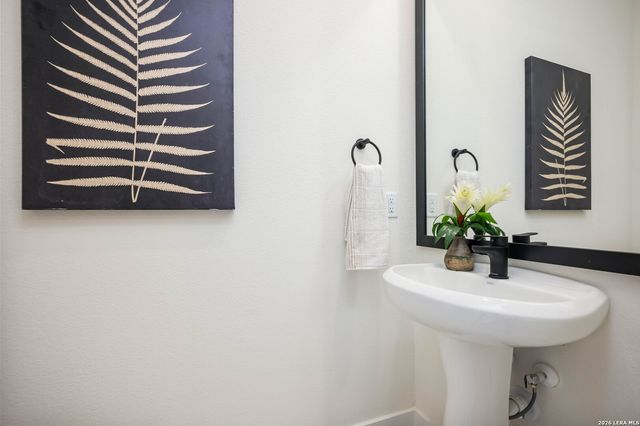 719 E Locust St Unit 2109, San Antonio, TX 78212