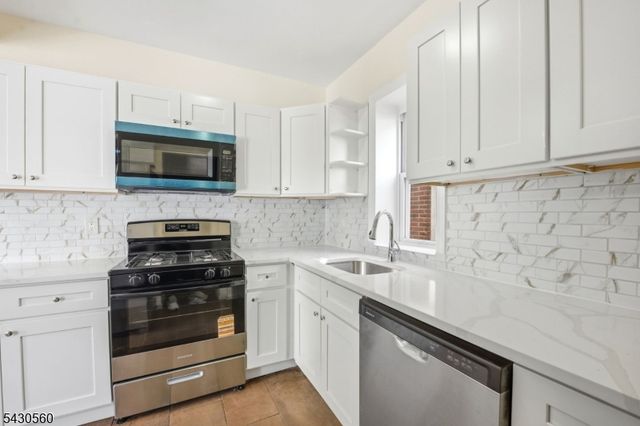 91 Willoughby St, Newark City, NJ 07112