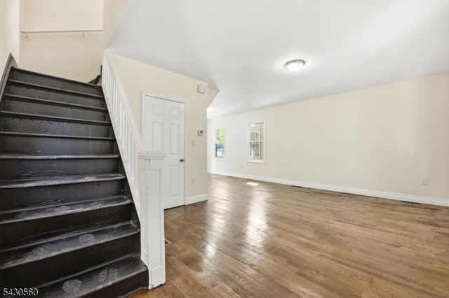 91 Willoughby St, Newark City, NJ 07112
