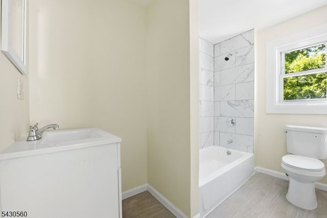 91 Willoughby St, Newark City, NJ 07112