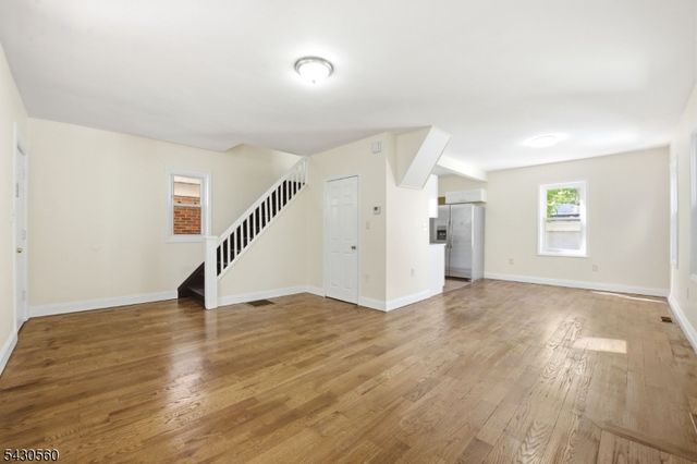 91 Willoughby St, Newark City, NJ 07112