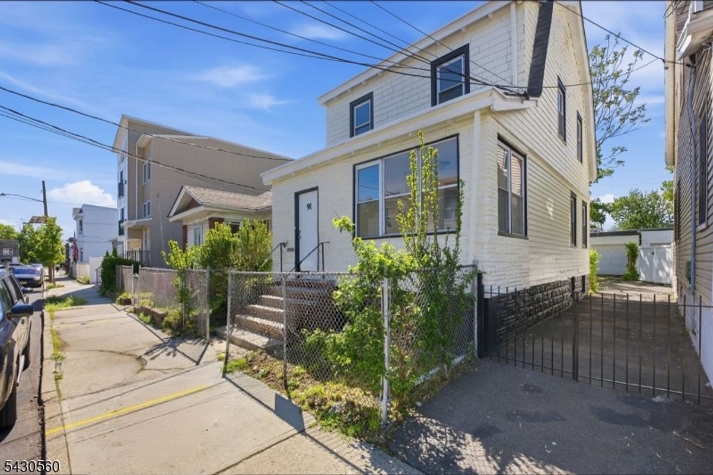 91 Willoughby St, Newark City, NJ 07112