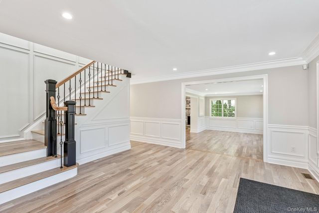 5 Hemingway Drive, Dix Hills, NY 11746