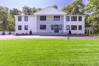 5 Hemingway Drive, Dix Hills, NY 11746