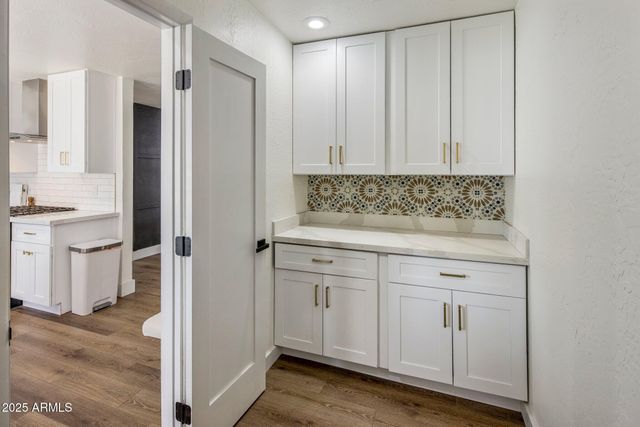 8022 E COLUMBUS Avenue, Scottsdale, AZ 85251