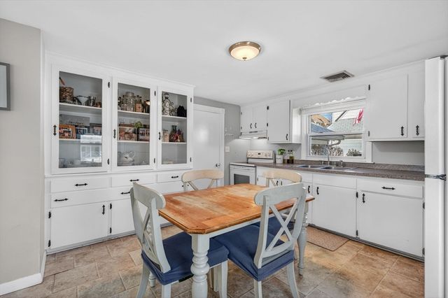 15 Tracy Ave, Lynn, MA 01902