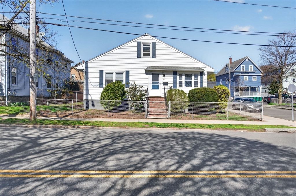 15 Tracy Ave, Lynn, MA 01902