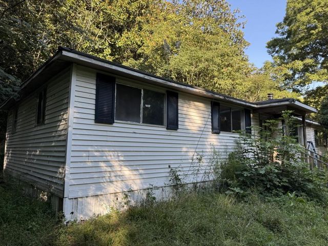 11 Falcon Drive, Ball Ground, GA 30107