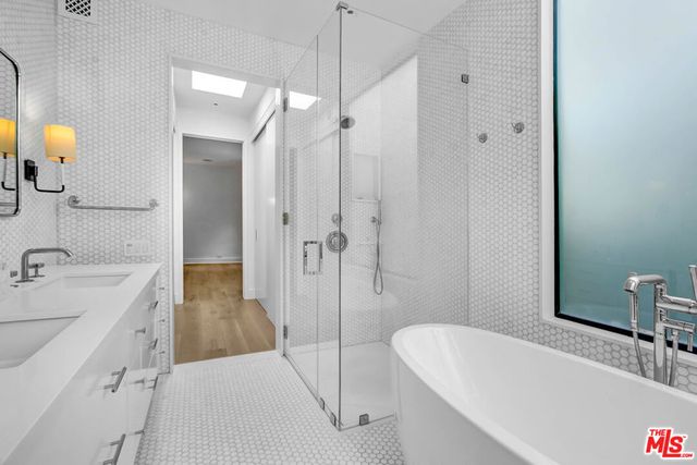 8815 Rosewood Avenue, West Hollywood, CA 90048