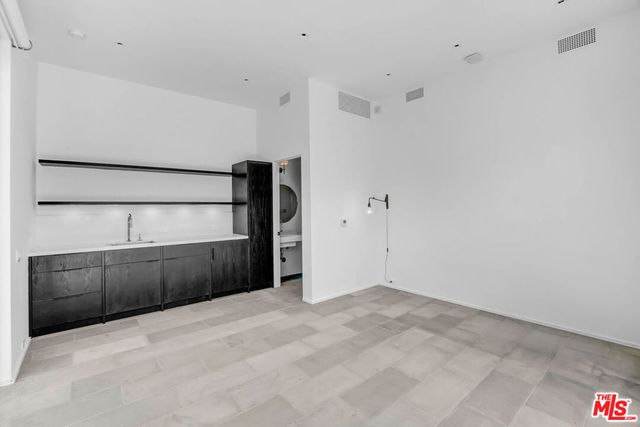 8815 Rosewood Avenue, West Hollywood, CA 90048