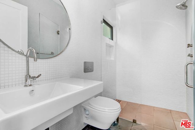 8815 Rosewood Avenue, West Hollywood, CA 90048