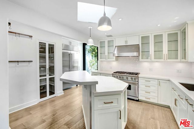 8815 Rosewood Avenue, West Hollywood, CA 90048