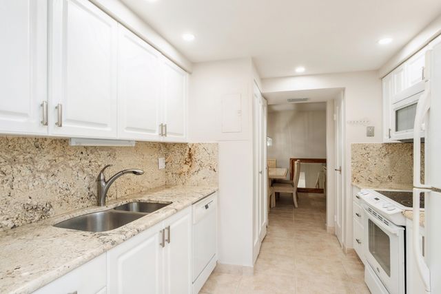 3200 S Ocean Boulevard B104, Palm Beach, FL 33480