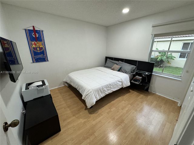 2002 Andromeda Ln, Weston, FL 33327