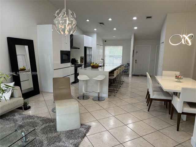 2002 Andromeda Ln, Weston, FL 33327