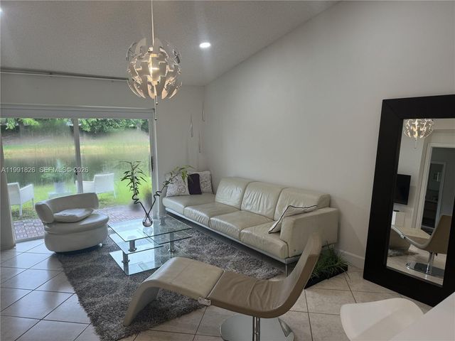 2002 Andromeda Ln, Weston, FL 33327