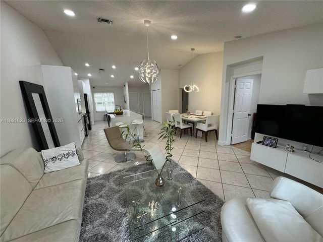 2002 Andromeda Ln, Weston, FL 33327