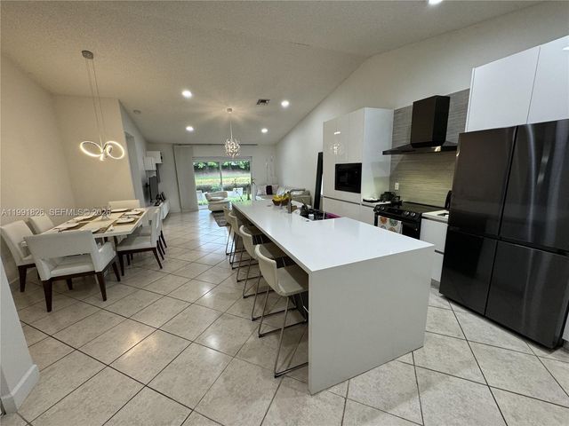 2002 Andromeda Ln, Weston, FL 33327