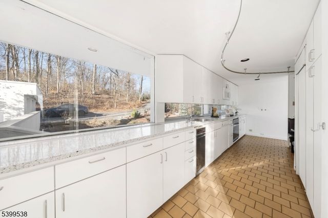 1152 Johnston Dr, Watchung Boro, NJ 07069