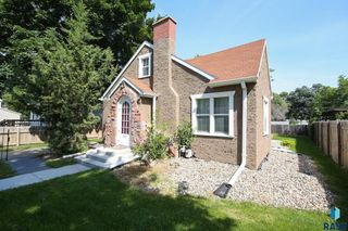 528 W 1st St, Sioux Falls, SD 57104