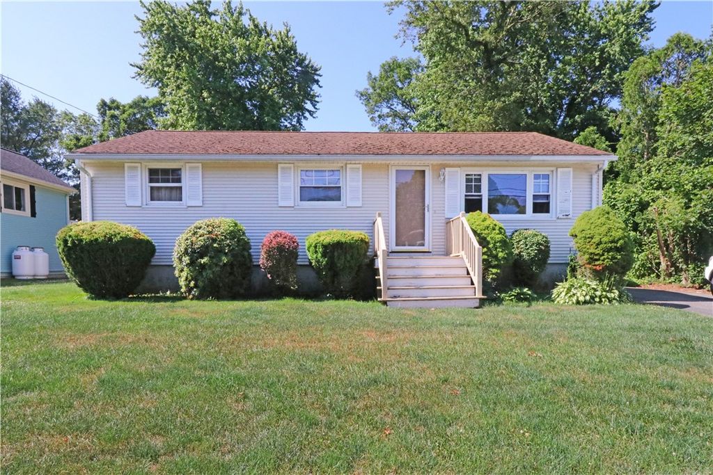 27 Louise Drive, Tiverton, RI 02878