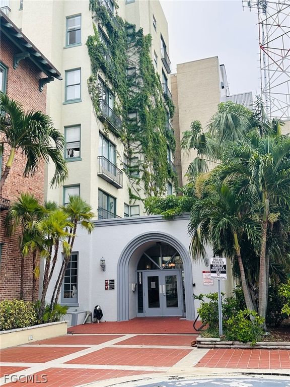 2310 First ST 402, Fort Myers, FL 33901