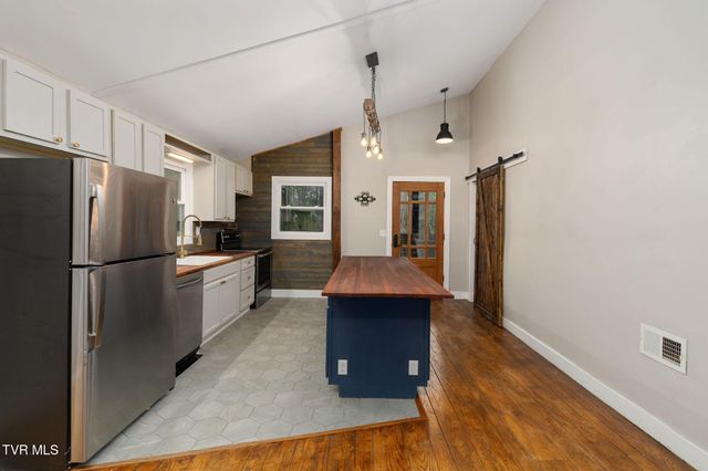 114 Whisper Wood Lane, Johnson City, TN 37601