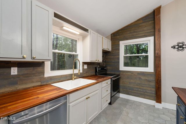 114 Whisper Wood Lane, Johnson City, TN 37601