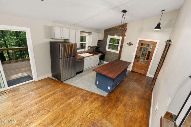 114 Whisper Wood Lane, Johnson City, TN 37601