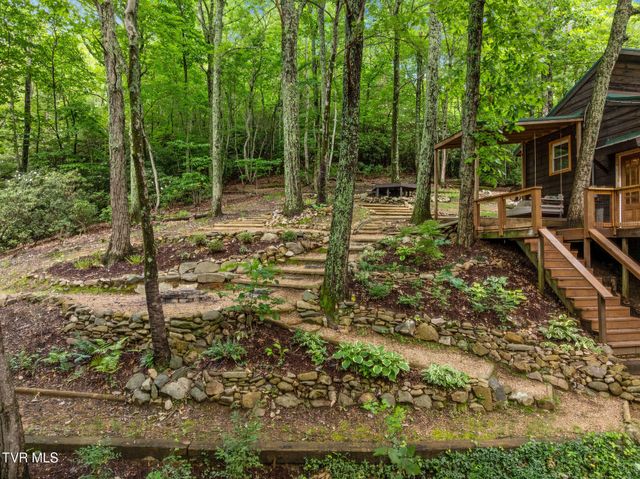 114 Whisper Wood Lane, Johnson City, TN 37601