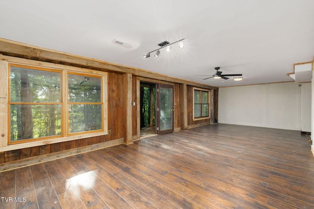 114 Whisper Wood Lane, Johnson City, TN 37601