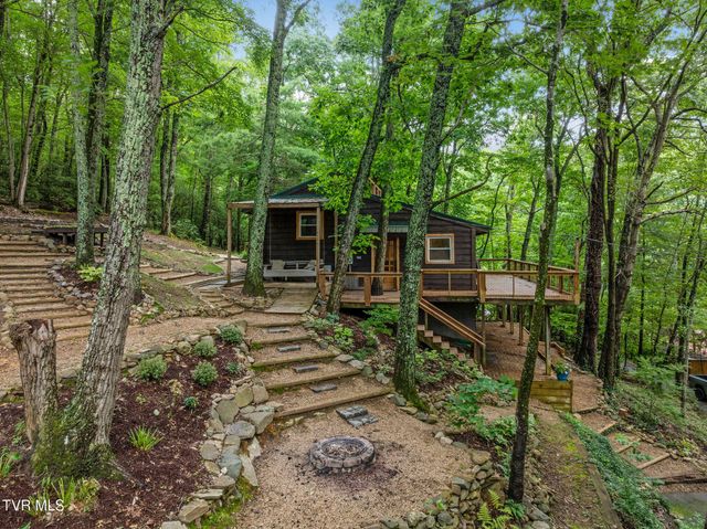 114 Whisper Wood Lane, Johnson City, TN 37601