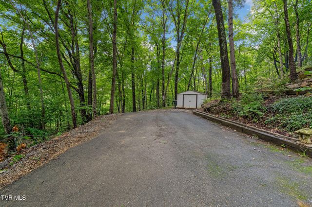 114 Whisper Wood Lane, Johnson City, TN 37601
