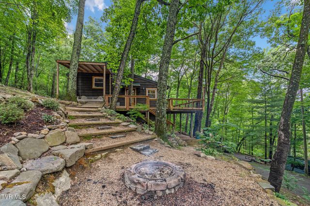 114 Whisper Wood Lane, Johnson City, TN 37601