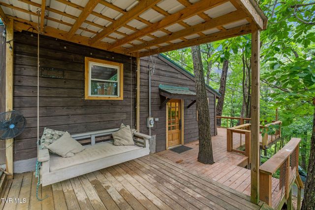114 Whisper Wood Lane, Johnson City, TN 37601