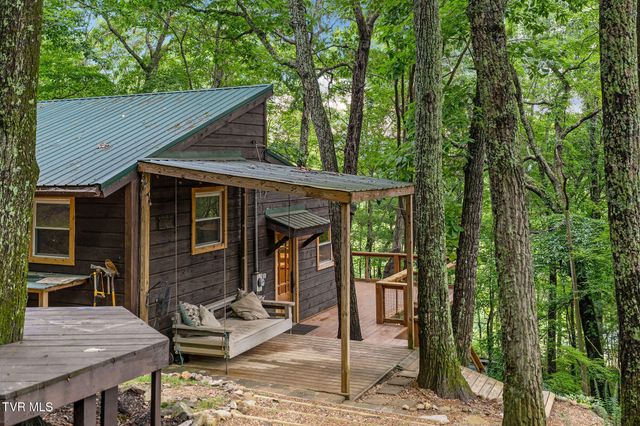 114 Whisper Wood Lane, Johnson City, TN 37601