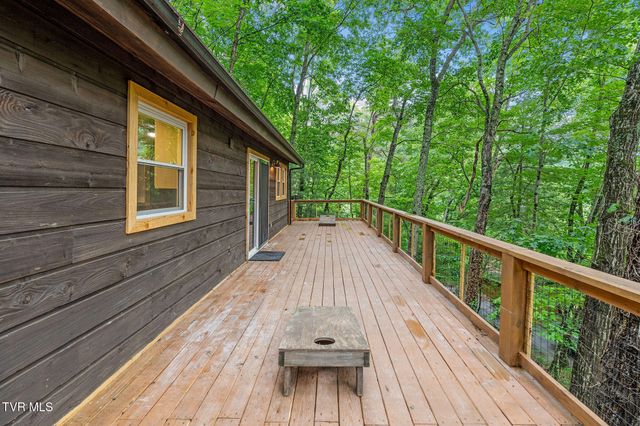 114 Whisper Wood Lane, Johnson City, TN 37601