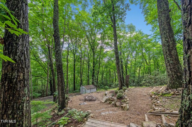 114 Whisper Wood Lane, Johnson City, TN 37601