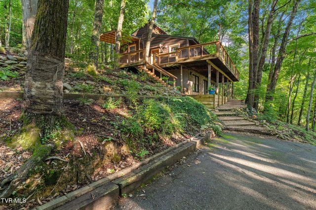 114 Whisper Wood Lane, Johnson City, TN 37601