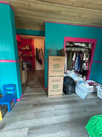 3638 River Park Dr, Louisville, KY 40211