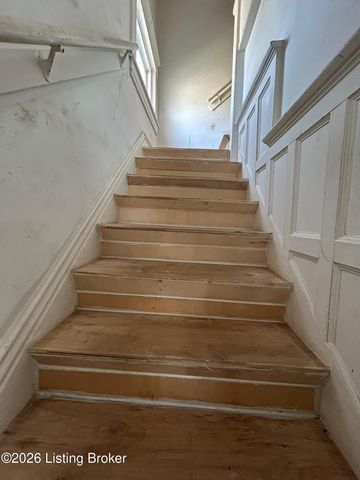 3638 River Park Dr, Louisville, KY 40211