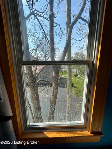 3638 River Park Dr, Louisville, KY 40211