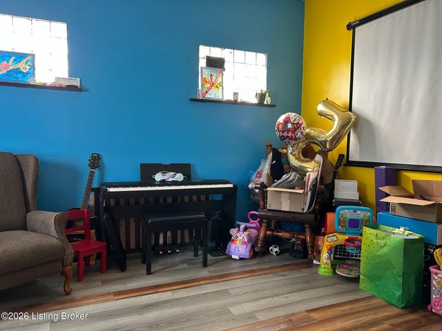 3638 River Park Dr, Louisville, KY 40211