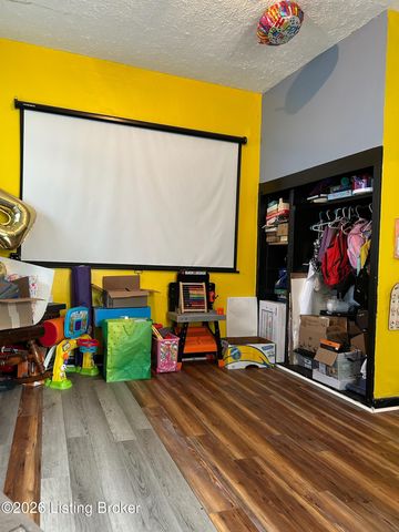 3638 River Park Dr, Louisville, KY 40211