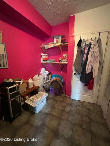 3638 River Park Dr, Louisville, KY 40211